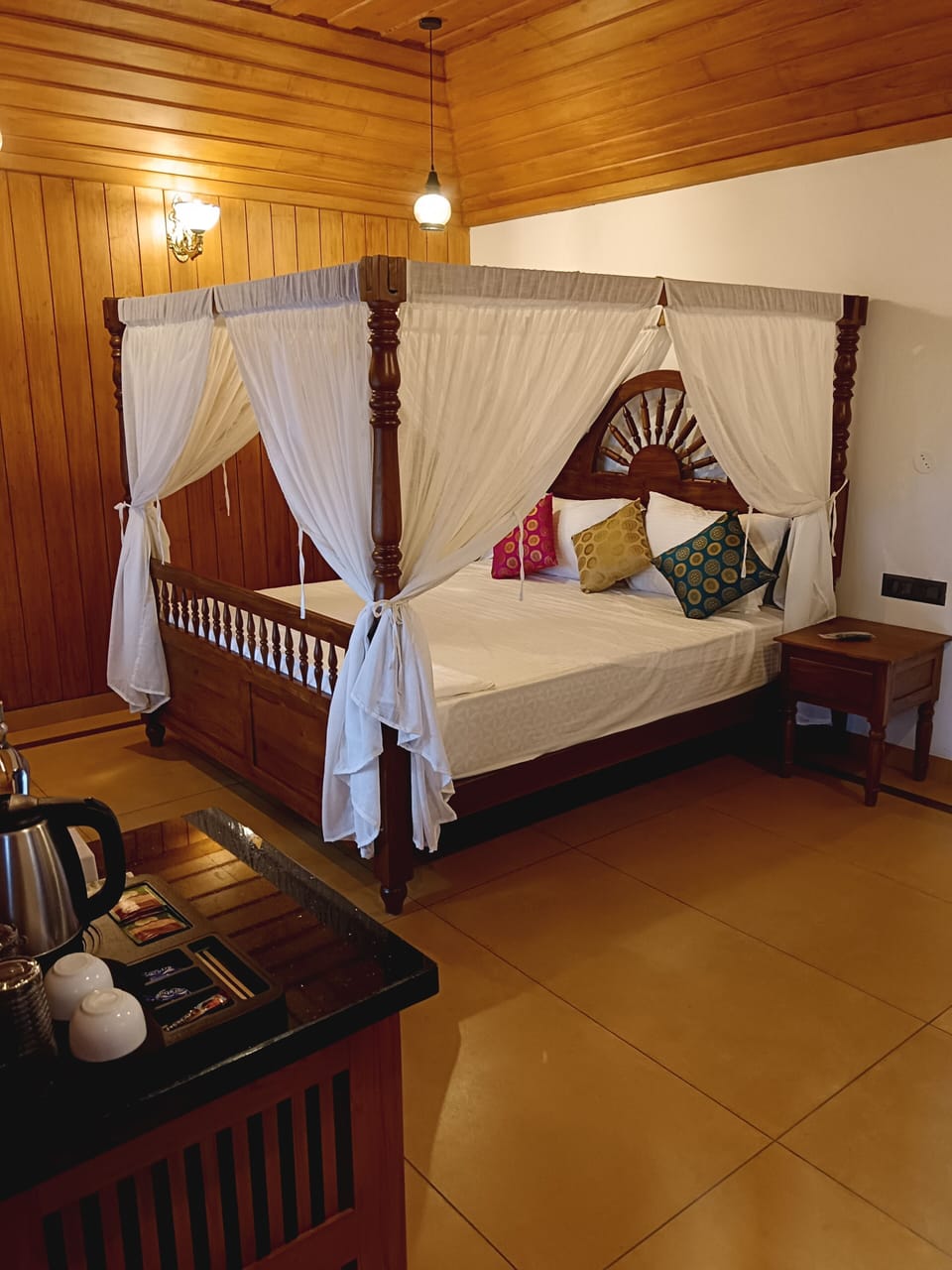 Kerala Fusion Room | Free WiFi, bed sheets
