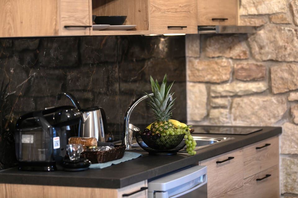 Duplex | Private kitchen | Full-size fridge, stovetop, espresso maker, coffee/tea maker