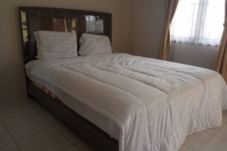 Standard Double Room | Free WiFi, bed sheets