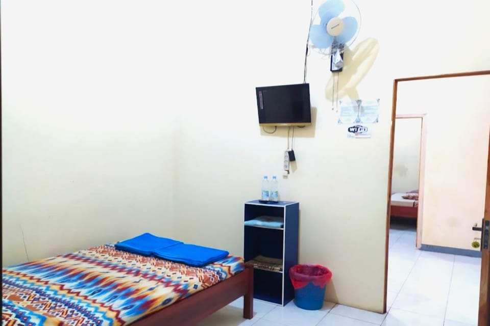 Standard Double Room | Desk, free WiFi, bed sheets