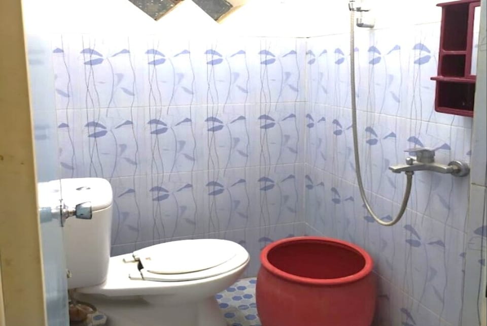 Standard Double Room | Bathroom | Shower, soap