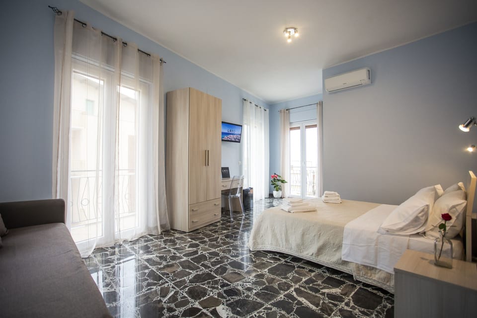 Panoramic Quadruple Room | Desk, soundproofing, free WiFi, bed sheets
