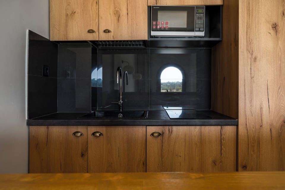 Standard Suite, Sea View | Private kitchen | Electric kettle