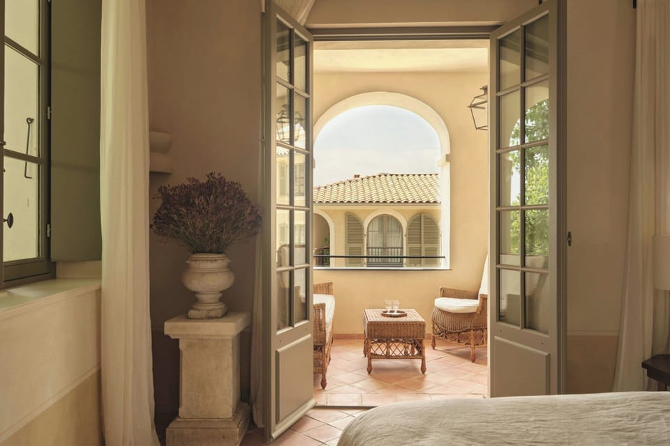 Premium Suite, 1 King Bed, Balcony | Premium bedding, pillowtop beds, free minibar items, in-room safe