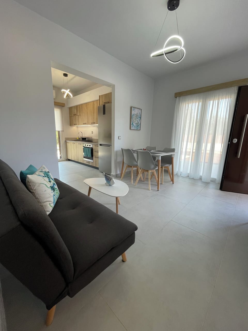 Apartment, 2 Bedrooms, Accessible, Smoking | Living room