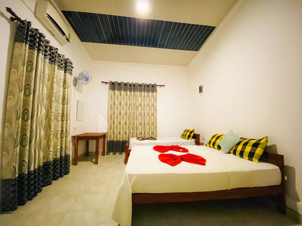 Deluxe Triple Room | Individually furnished, desk, soundproofing, iron/ironing board