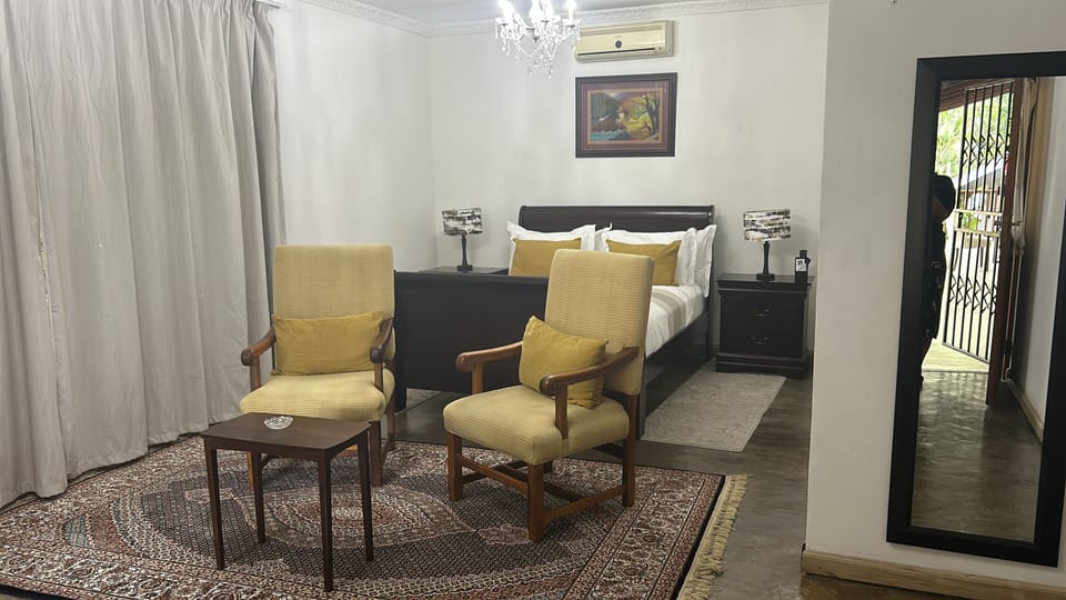 Room 9 Queen suite | Egyptian cotton sheets, premium bedding, pillowtop beds, desk