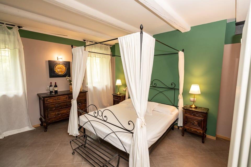 Comfort Room | 1 bedroom, in-room safe, desk, WiFi (free)