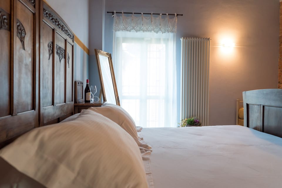 Traditional Room | 1 bedroom, in-room safe, desk, free WiFi