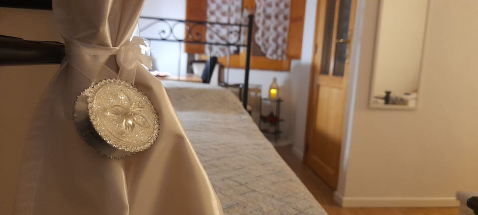 Comfort Room | Premium bedding, down comforters, memory foam beds, in-room safe