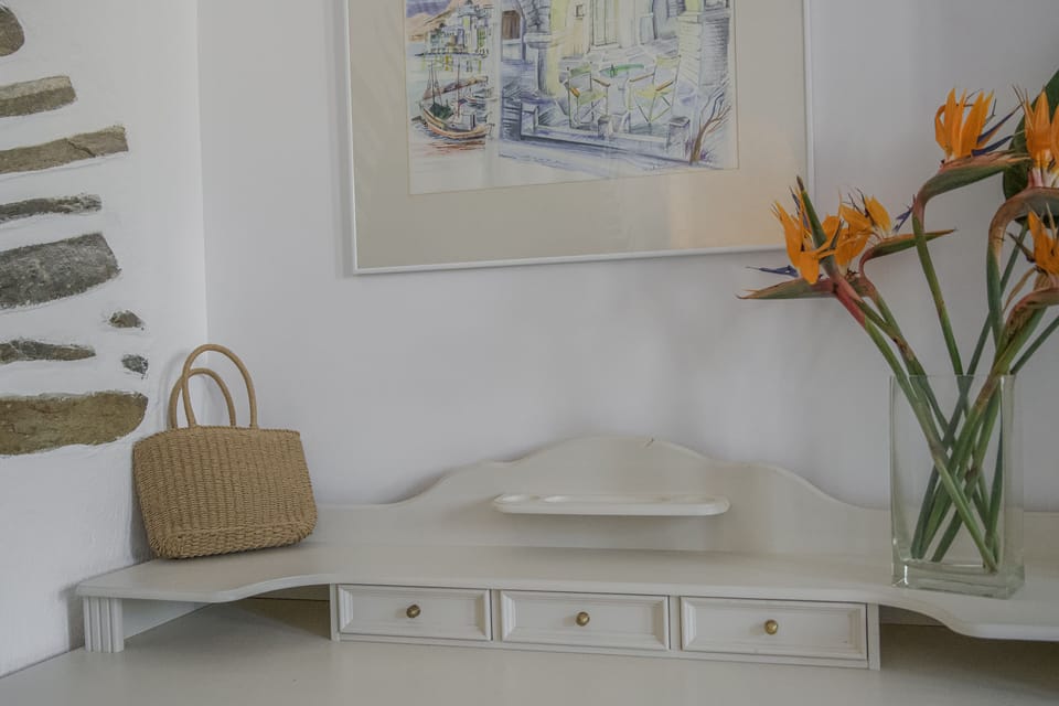 Villa Rosette | Living area | 36-inch Smart TV with satellite channels