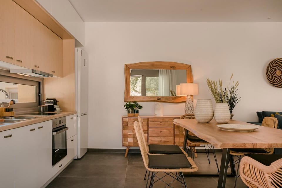 House | 3 bedrooms, desk