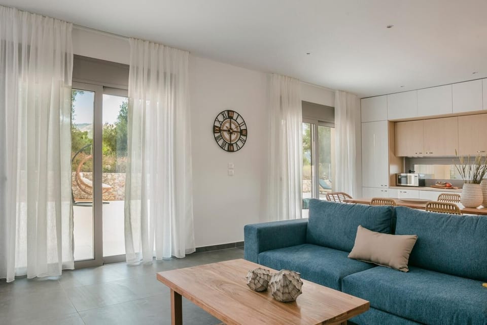 House | 3 bedrooms, desk