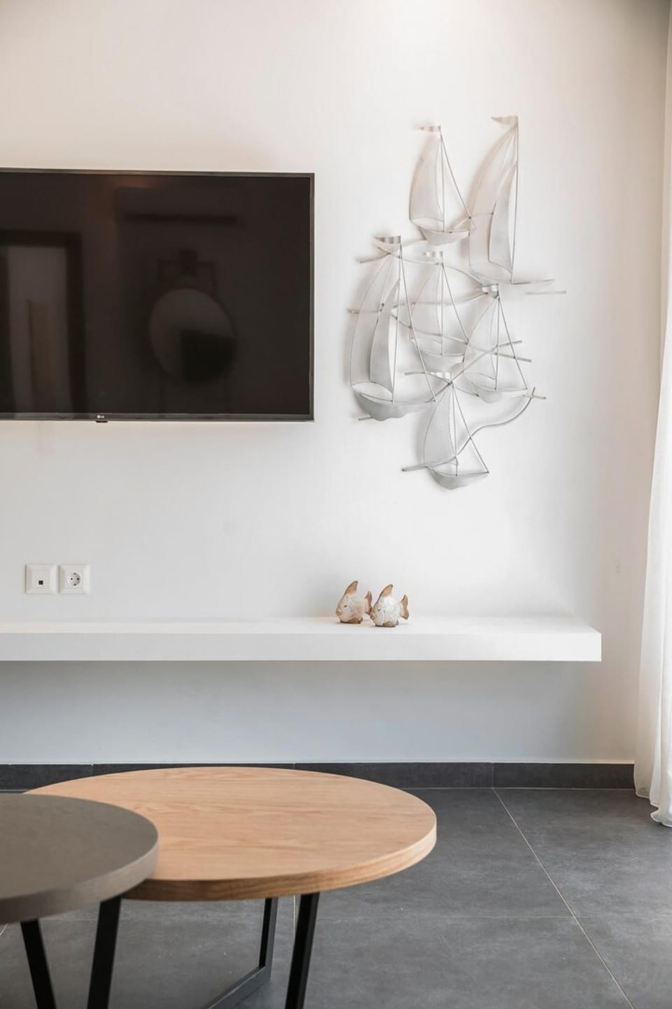 House | 3 bedrooms, desk