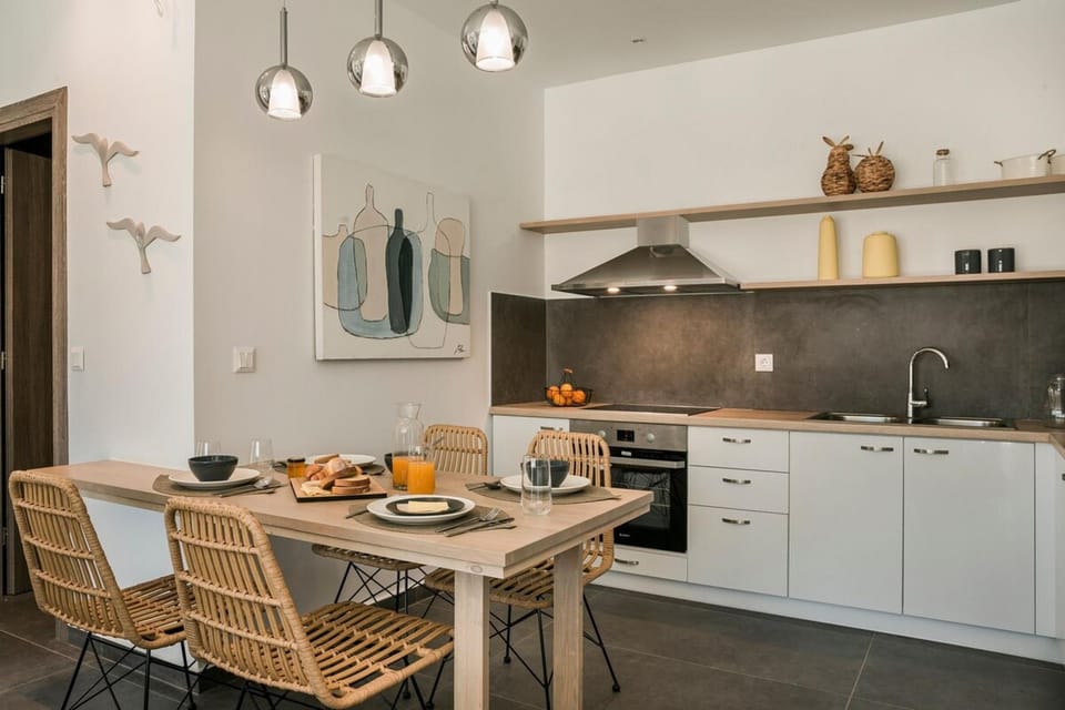 House | 3 bedrooms, desk