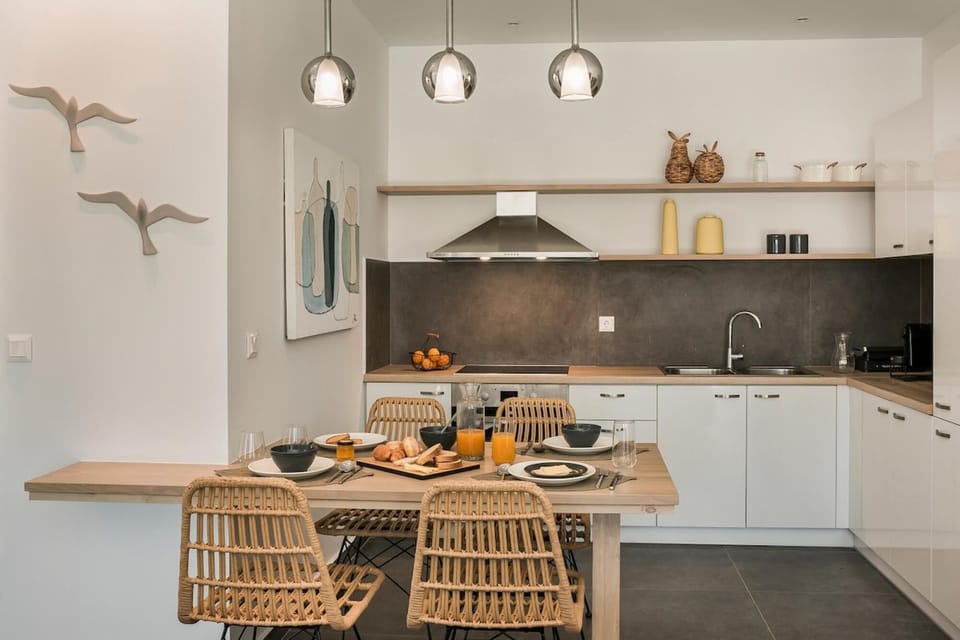 House | 3 bedrooms, desk