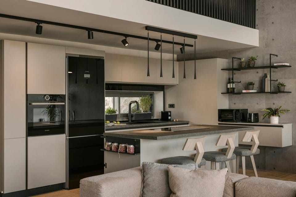 House | 2 bedrooms, desk