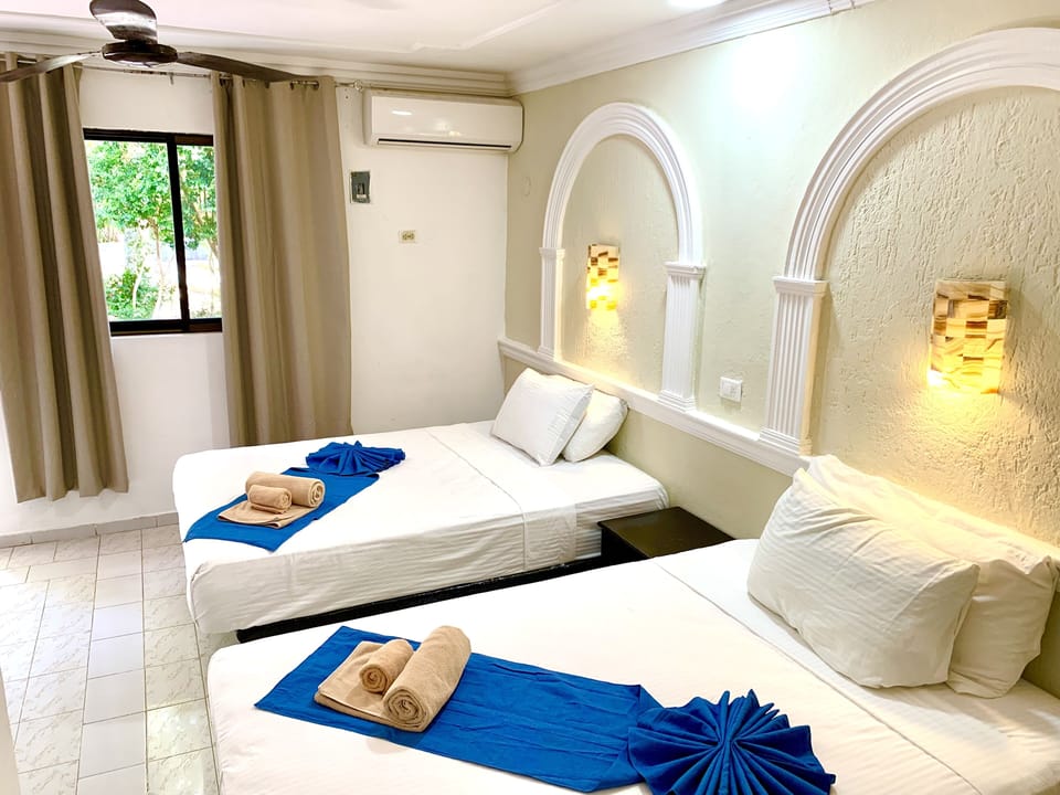 Double Room | Desk, bed sheets