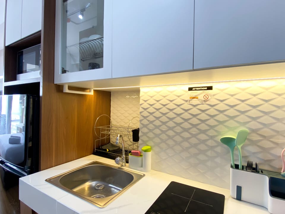 Studio | Private kitchen | Fridge, microwave, stovetop, rice cooker