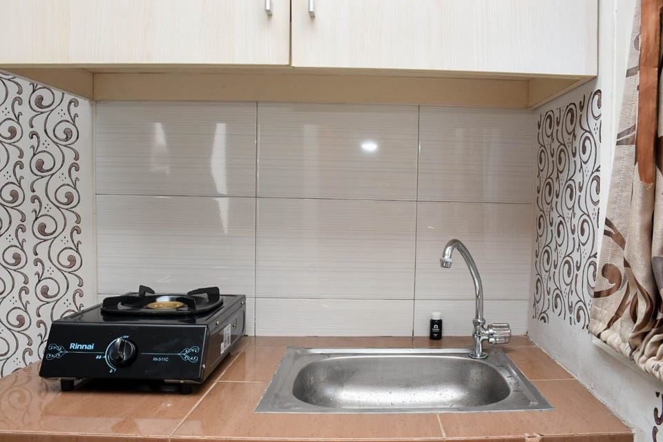 Full-size fridge, stovetop