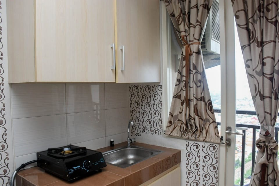 Studio | Private kitchen | Full-size fridge, stovetop
