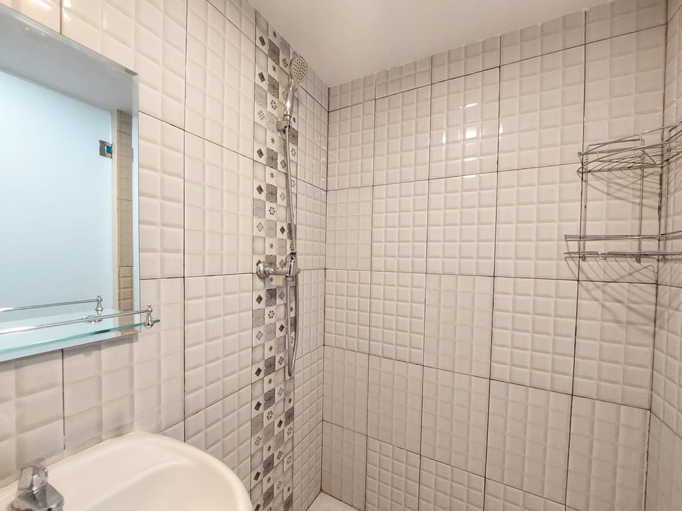 Studio | Bathroom