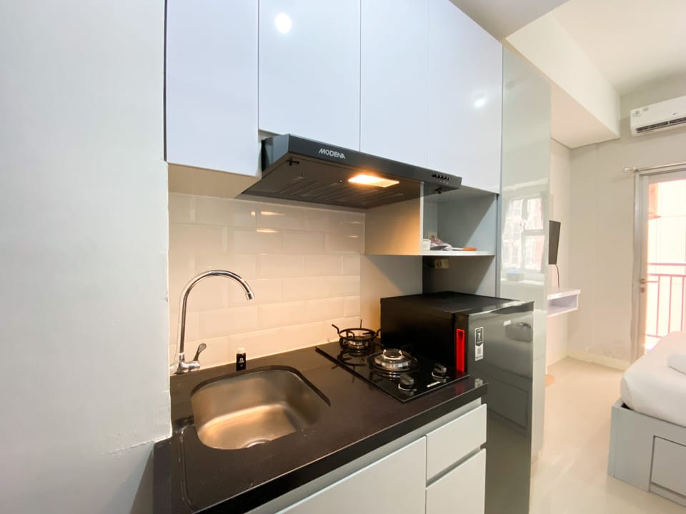 Studio | Private kitchen | Full-size fridge, stovetop