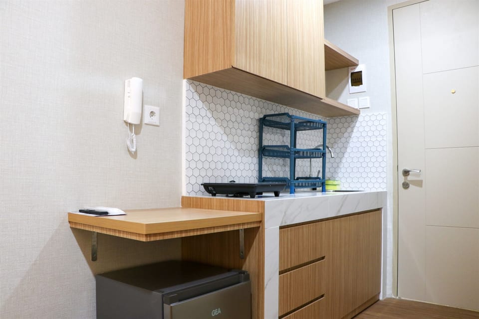 Studio | Private kitchen | Full-size fridge, stovetop