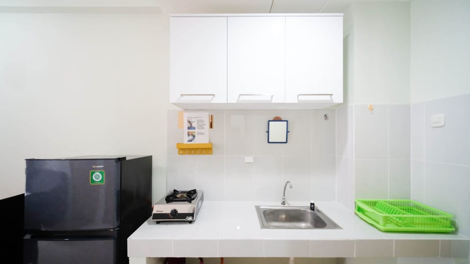 Apartment | Private kitchen | Full-size fridge, stovetop