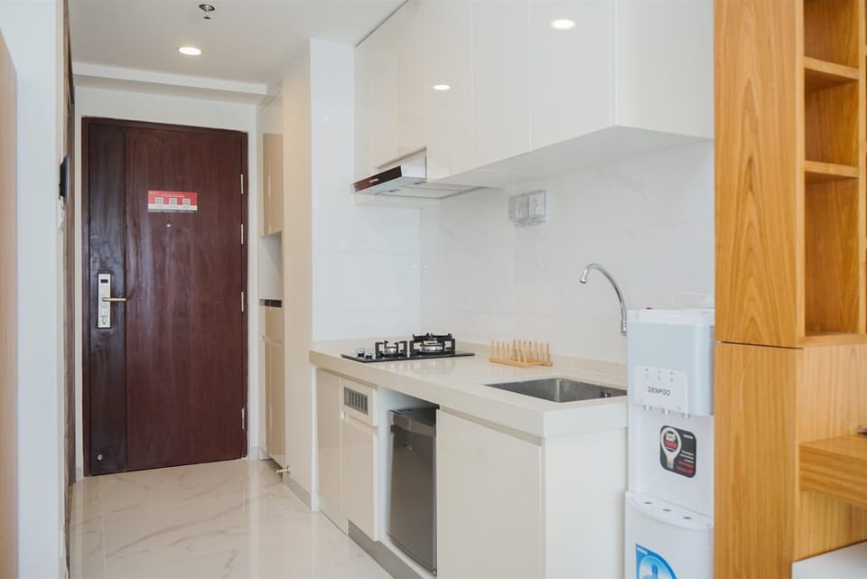 Apartment | Private kitchen | Full-size fridge, stovetop