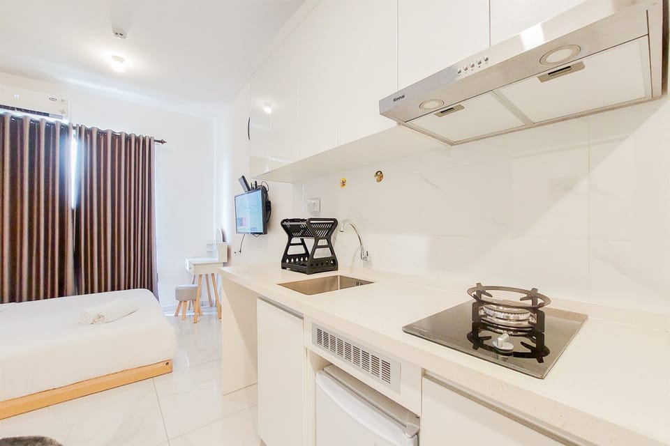 Mini-fridge, stovetop, rice cooker
