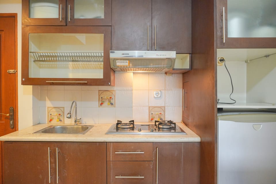 Apartment | Private kitchen | Fridge, stovetop, rice cooker, dining tables