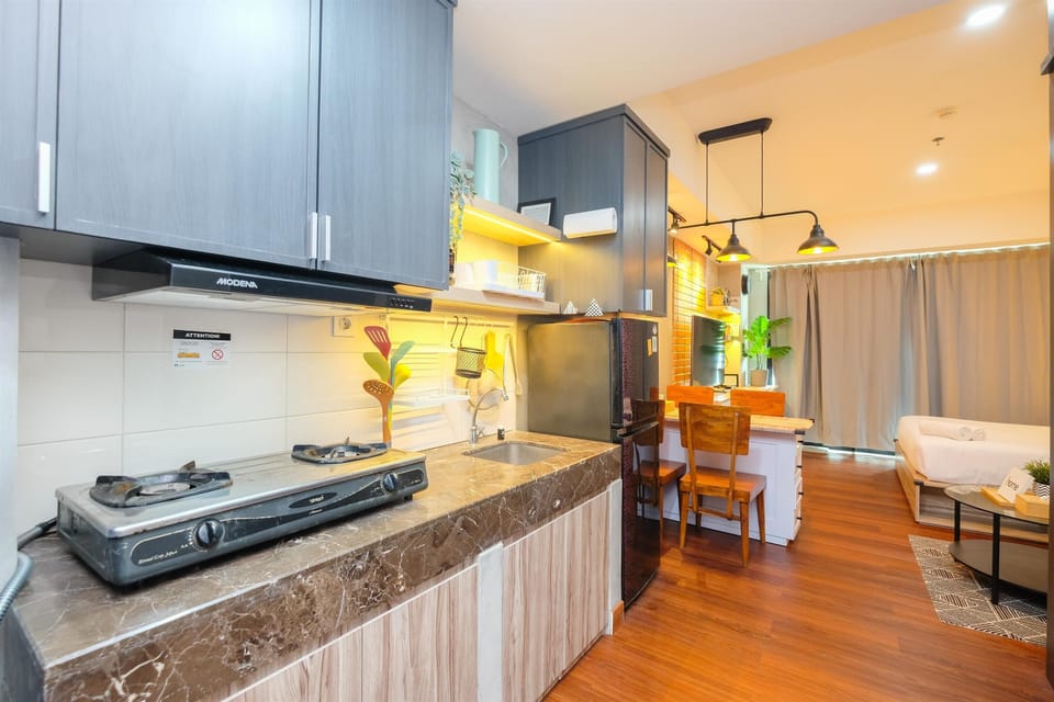 Studio | Private kitchen | Fridge, stovetop, rice cooker, dining tables