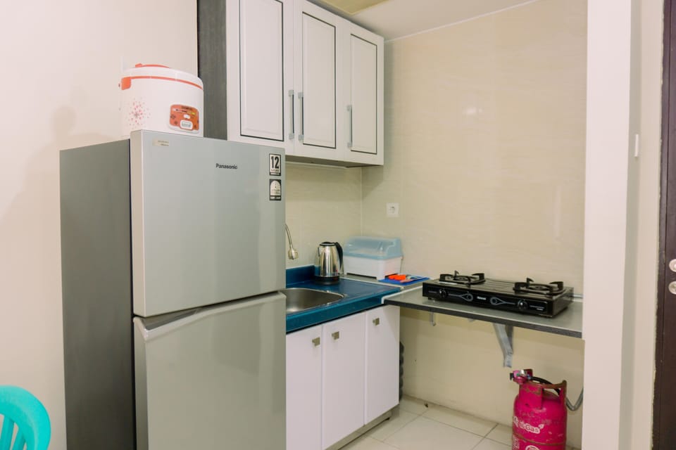 Apartment | Private kitchen | Fridge, stovetop, rice cooker, dining tables