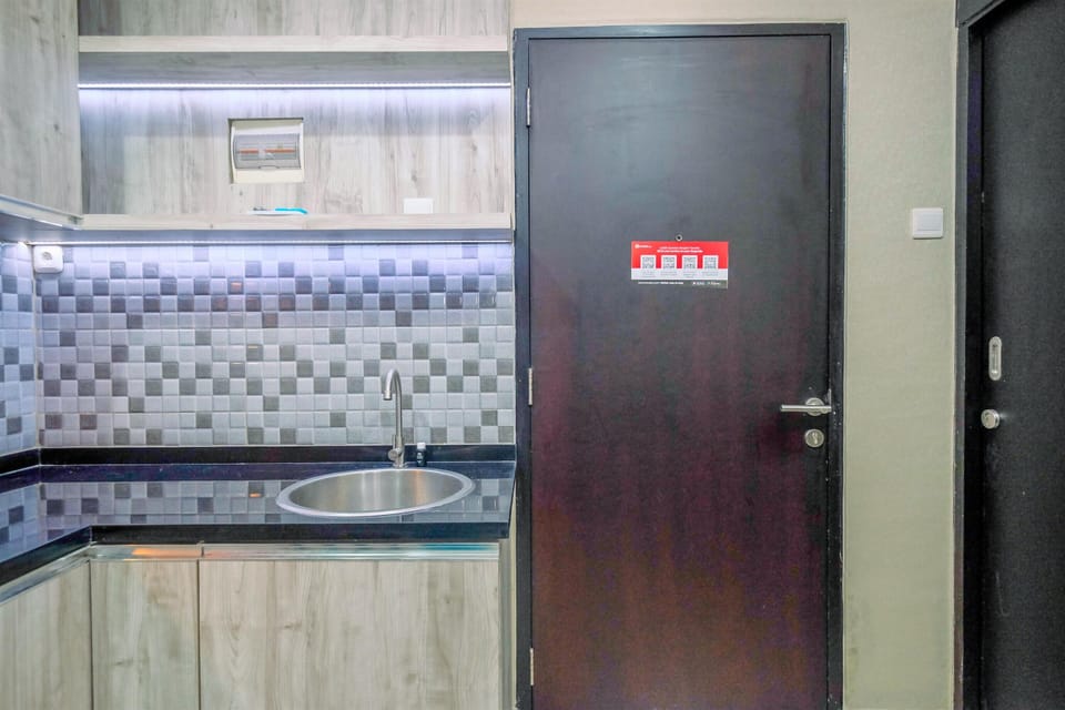 Apartment | Private kitchen | Fridge, stovetop, rice cooker, dining tables