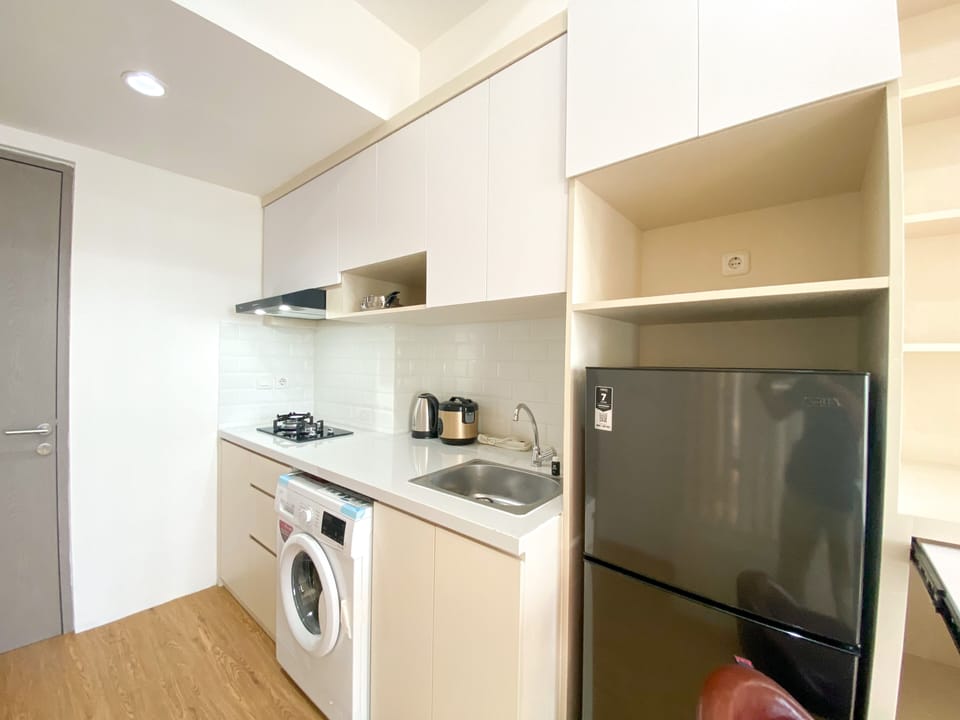 Studio | Private kitchen | Fridge, stovetop, rice cooker, dining tables