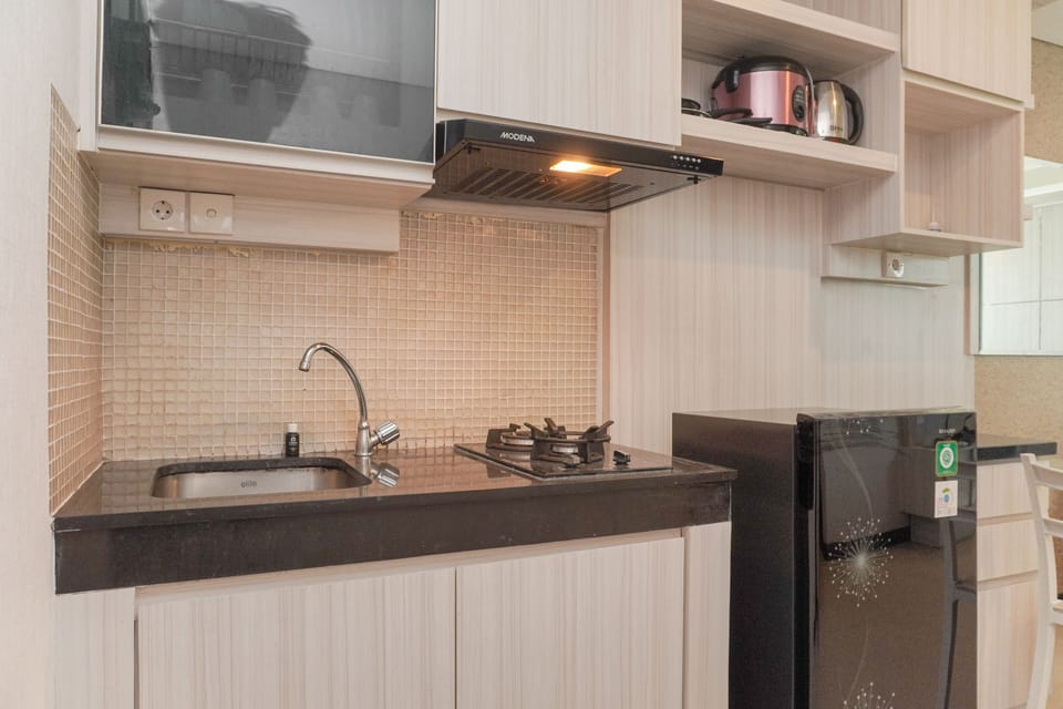 Apartment | Private kitchen | Fridge, stovetop, rice cooker, dining tables