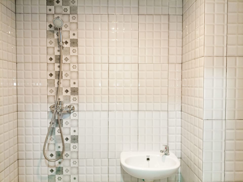 Studio | Bathroom