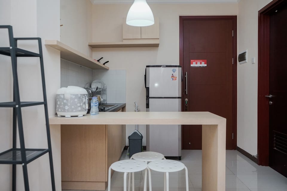 Fridge, stovetop, rice cooker, dining tables
