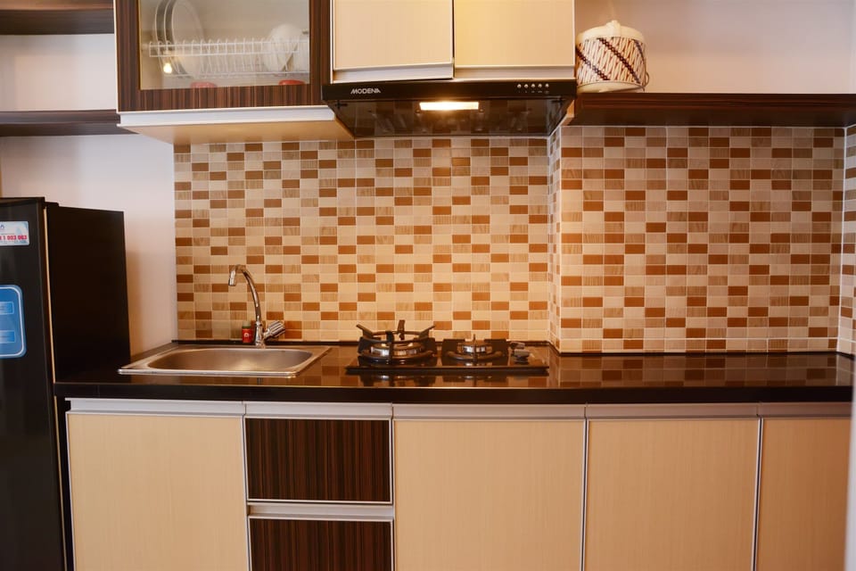 Studio | Private kitchen | Fridge, stovetop, dining tables