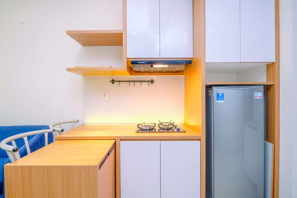 Apartment | Private kitchen | Fridge, stovetop, rice cooker, dining table