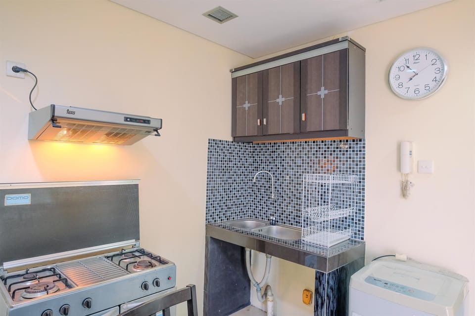 Apartment | Private kitchen | Fridge, stovetop, rice cooker, dining tables