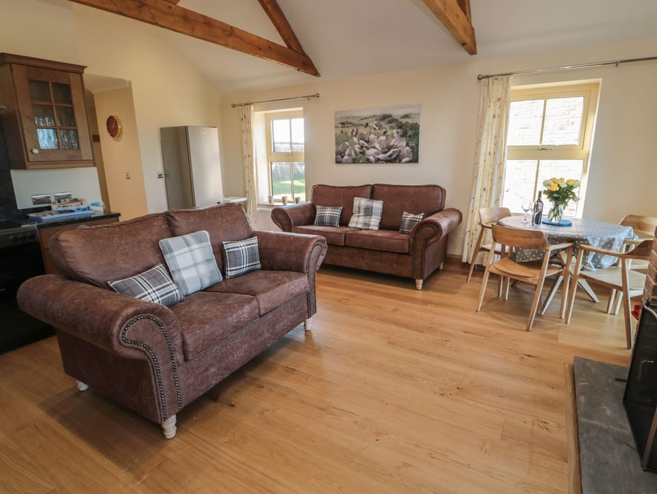 Cottage | Living area | Fireplace