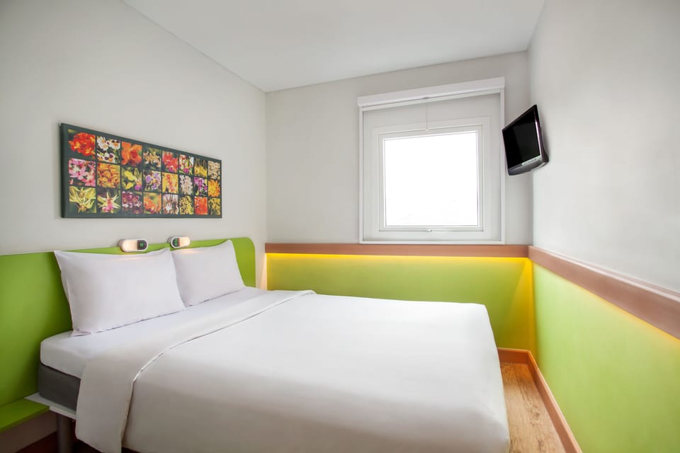 Standard Room, 1 Double Bed | Desk, soundproofing, free WiFi, bed sheets