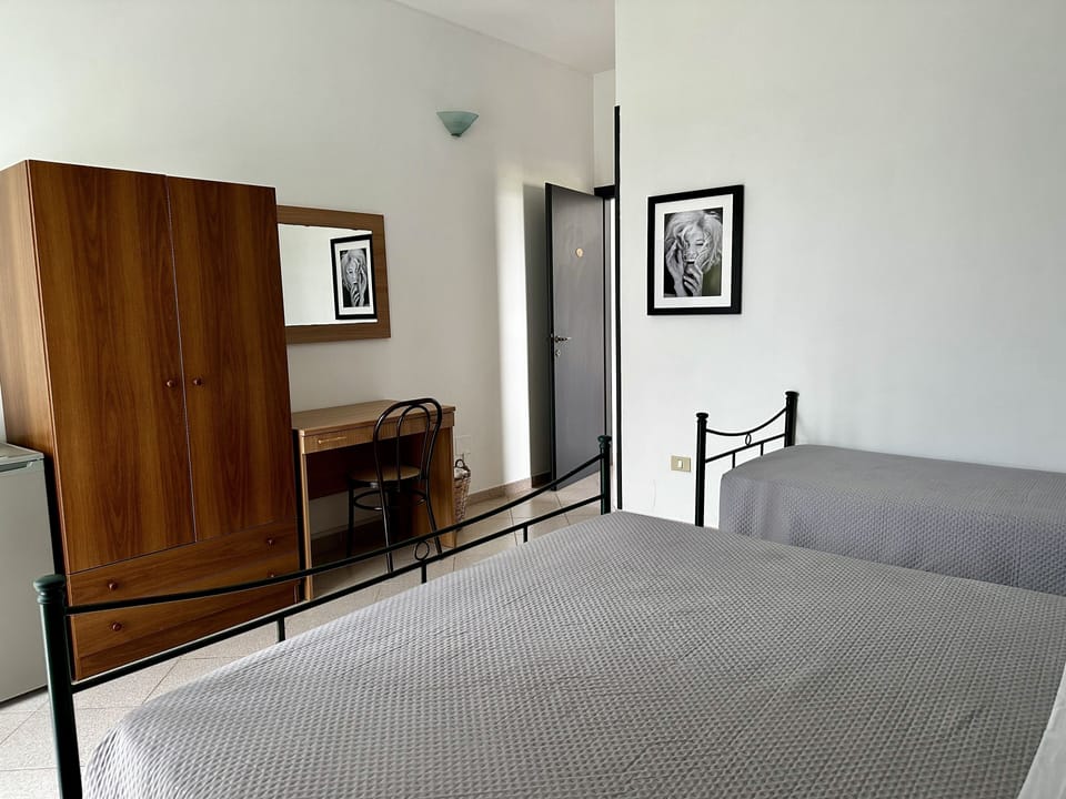 Triple Room | Free WiFi, bed sheets