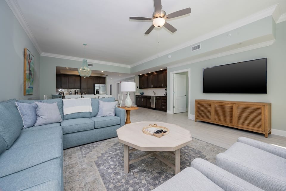 Condo, 3 Bedrooms | Living area