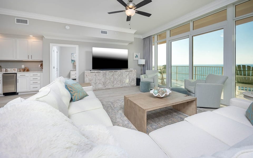 Condo, 4 Bedrooms | Living area