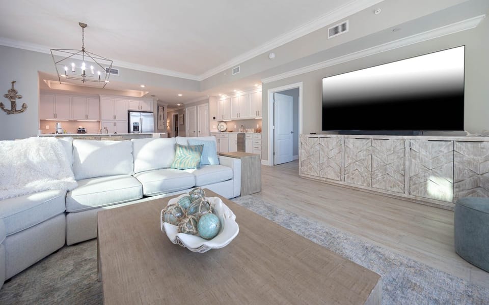 Condo, 4 Bedrooms | Living area