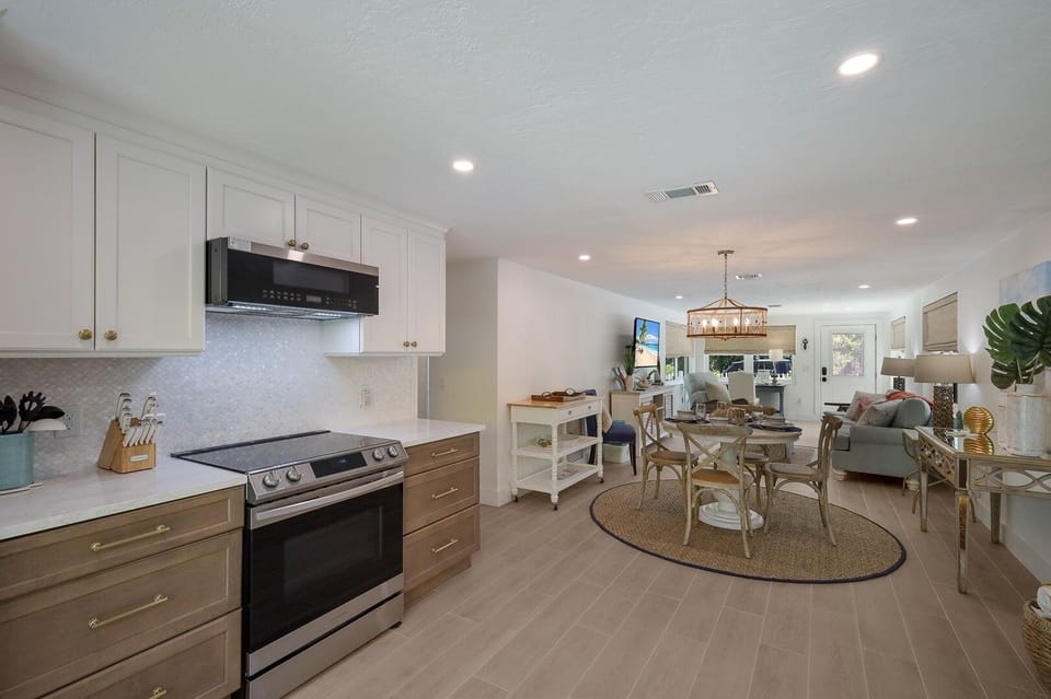 House, 2 Bedrooms | Private kitchen | Coffee/tea maker, fridge, toaster