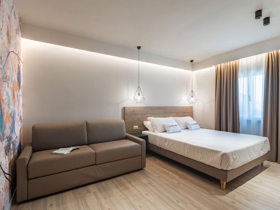 Junior Studio Suite | Desk, soundproofing, WiFi (free), bed sheets